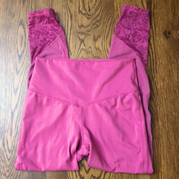 FABLETICS High Waisted Barbiecore Pink Floral Mesh Leggings Yoga Stretch Small - Picture 9 of 14